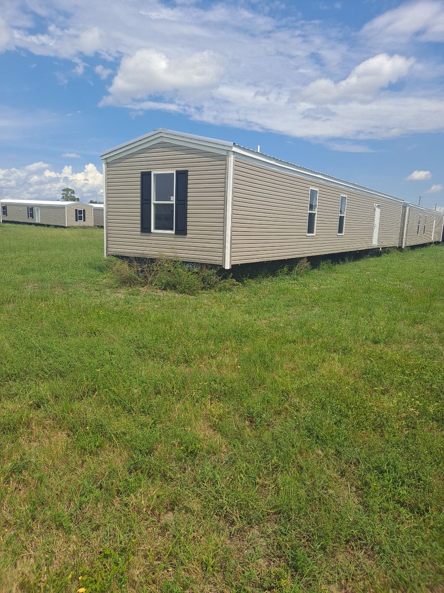 4 Bed/2 Bath 14×68 singlewide Units in Fort Myers Florida